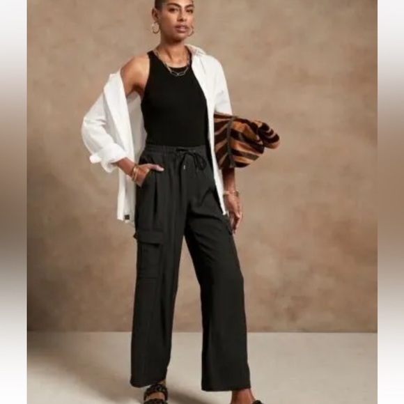 NWT Banana Republic BR Sport High Rise Wide Leg Cargo Pant - Small Tall - Picture 2 of 4
